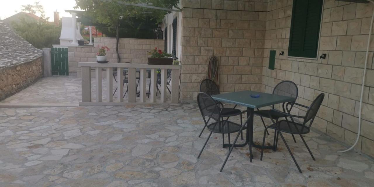 Apartmani Franceska Bol Esterno foto
